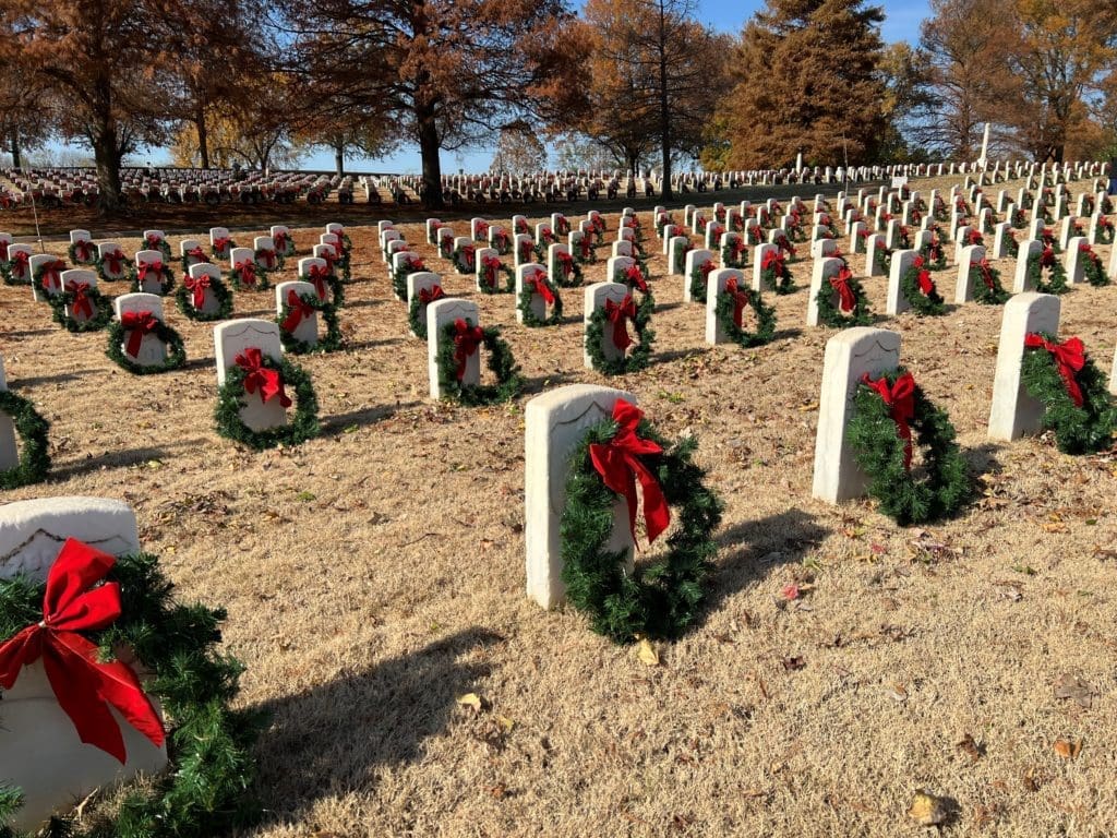 How to lay wreaths